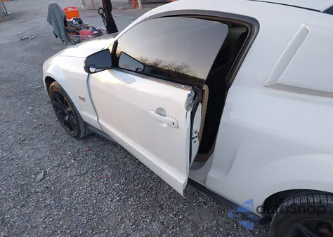 2005 Ford Mustang Gt Deluxe/Gt Premium z USA, uszkodzony, nr VIN 1ZVFT82H655118337